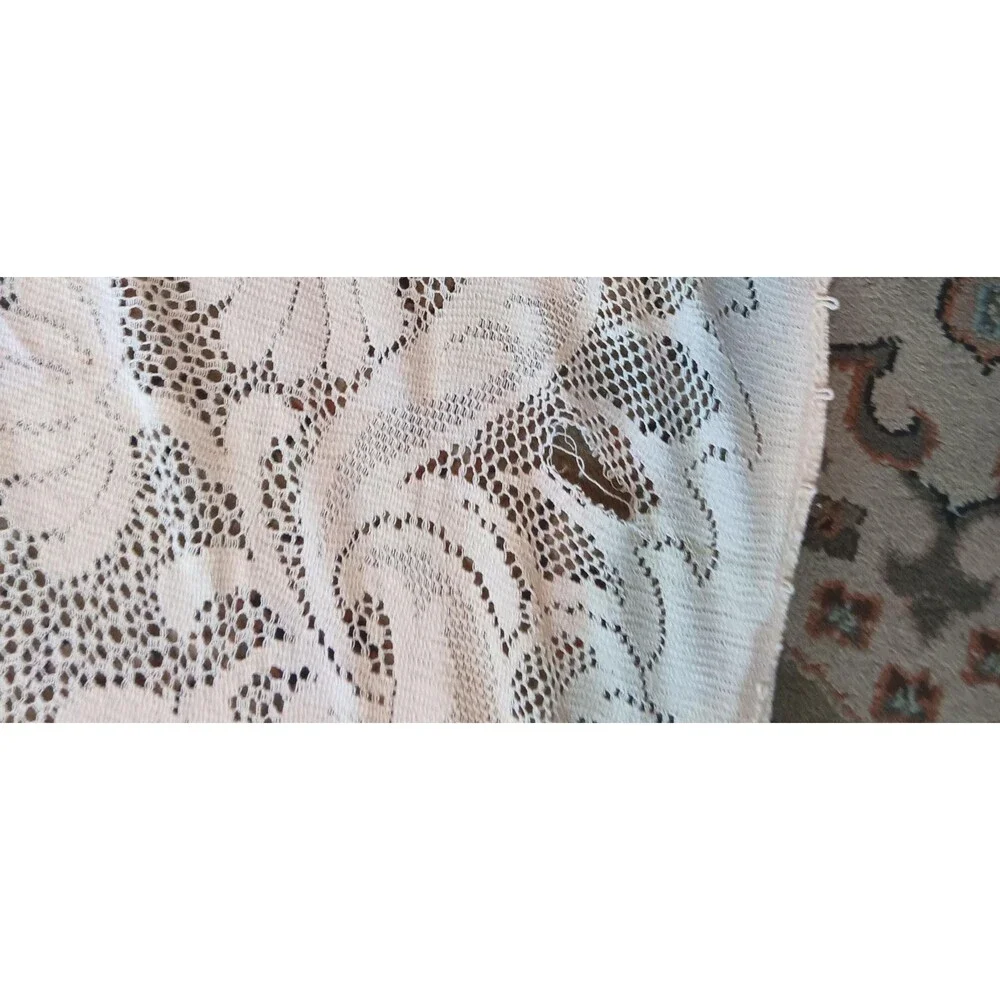 Vintage Quaker lace Tablecloth Cottage core, Granny core, 52